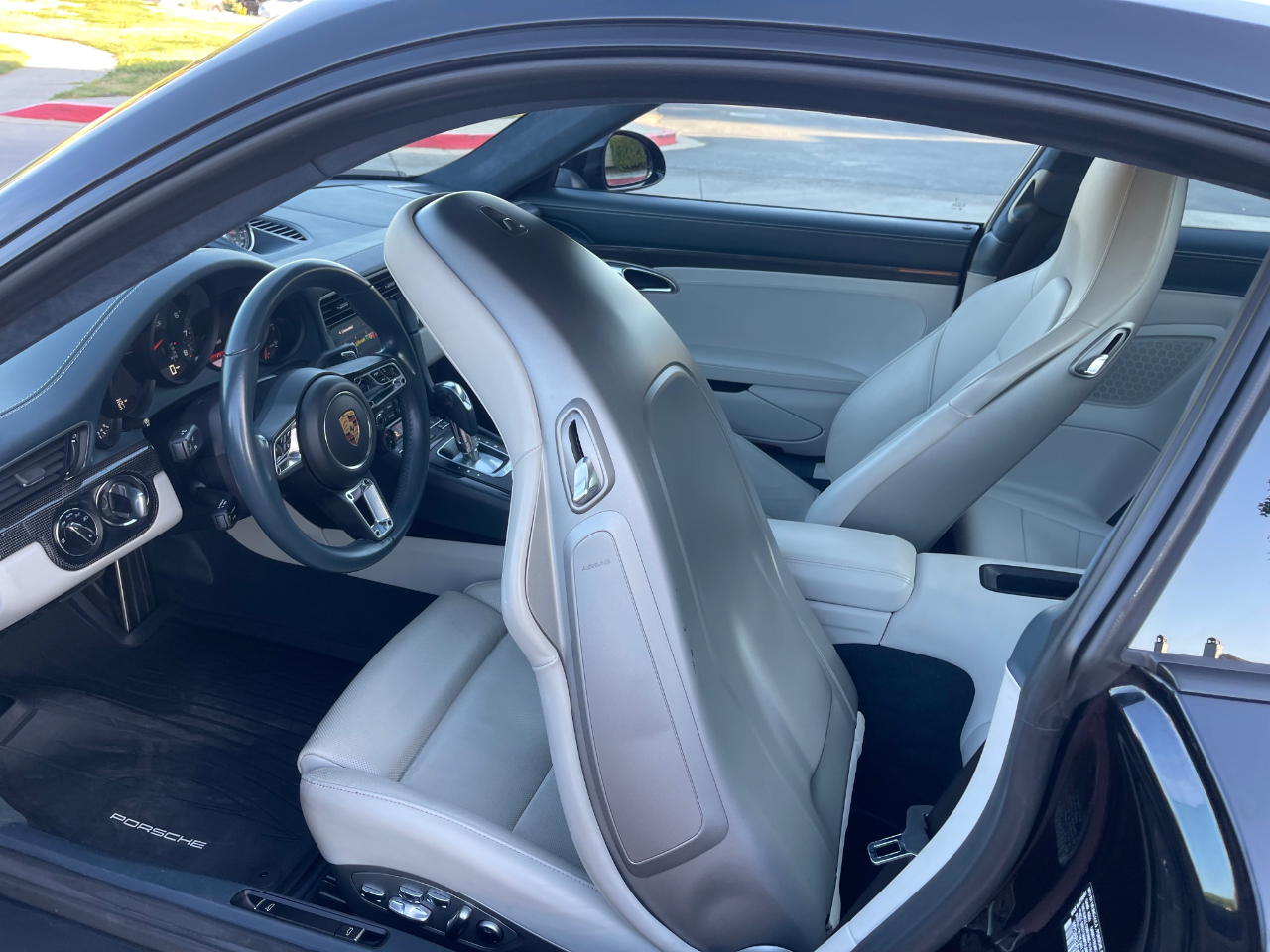 Porsche 911 Carrera GTS Coupe 2019