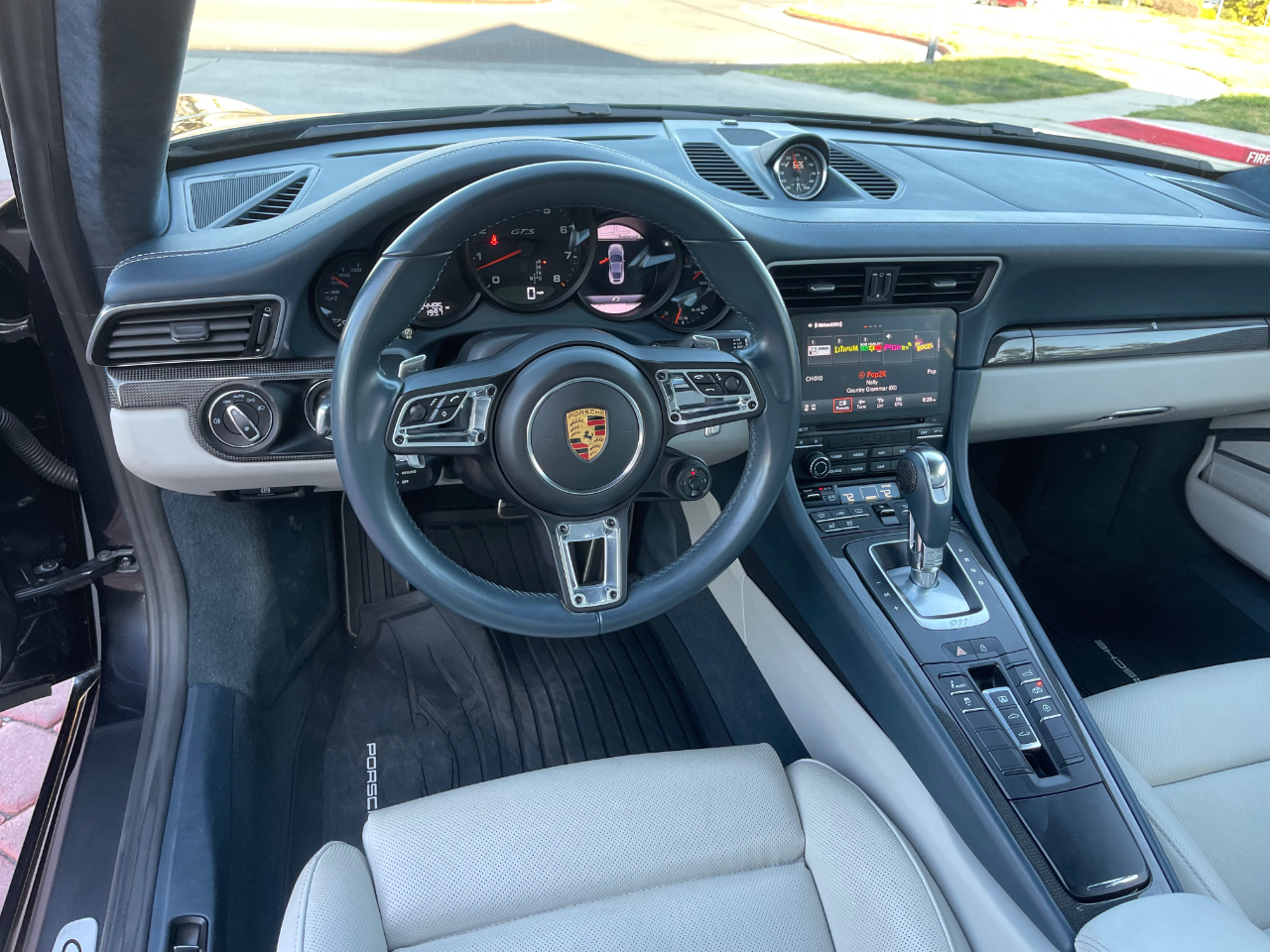 Porsche 911 Carrera GTS Coupe 2019