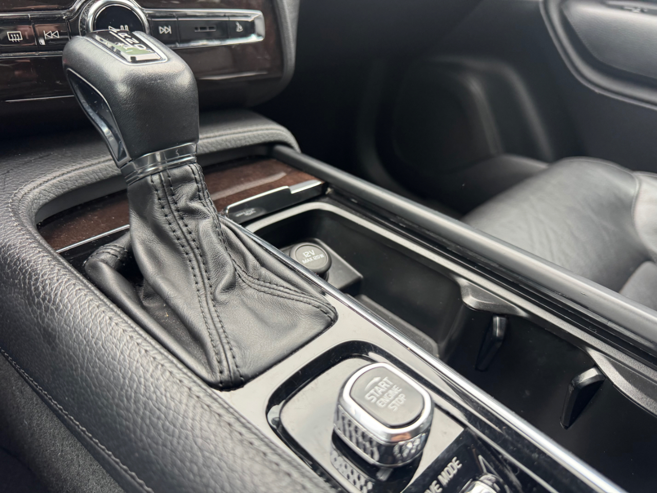 Volvo XC90 T6 Momentum AWD 2018