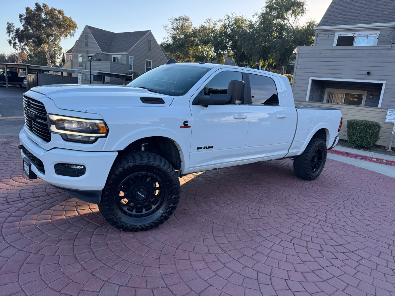 RAM 2500 Laramie Mega Cab 4WD 2020