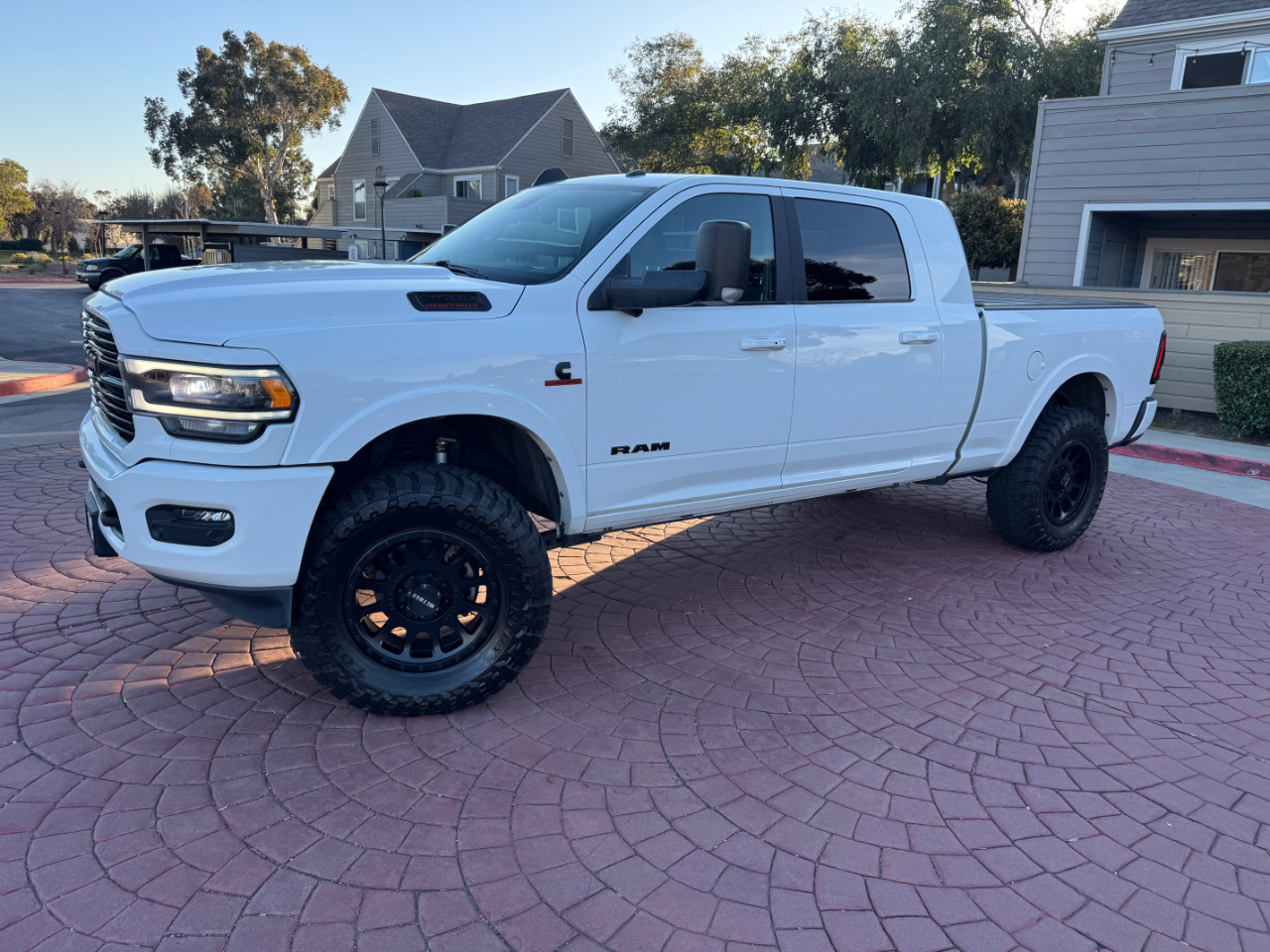 RAM 2500 Laramie Mega Cab 4WD 2020