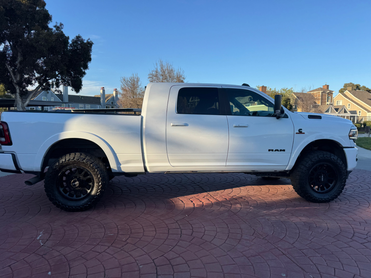 RAM 2500 Laramie Mega Cab 4WD 2020
