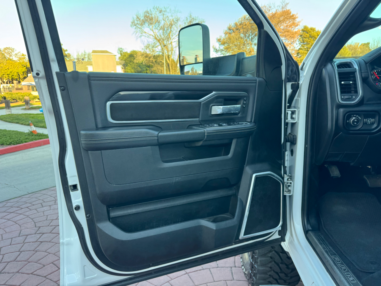 RAM 2500 Laramie Mega Cab 4WD 2020