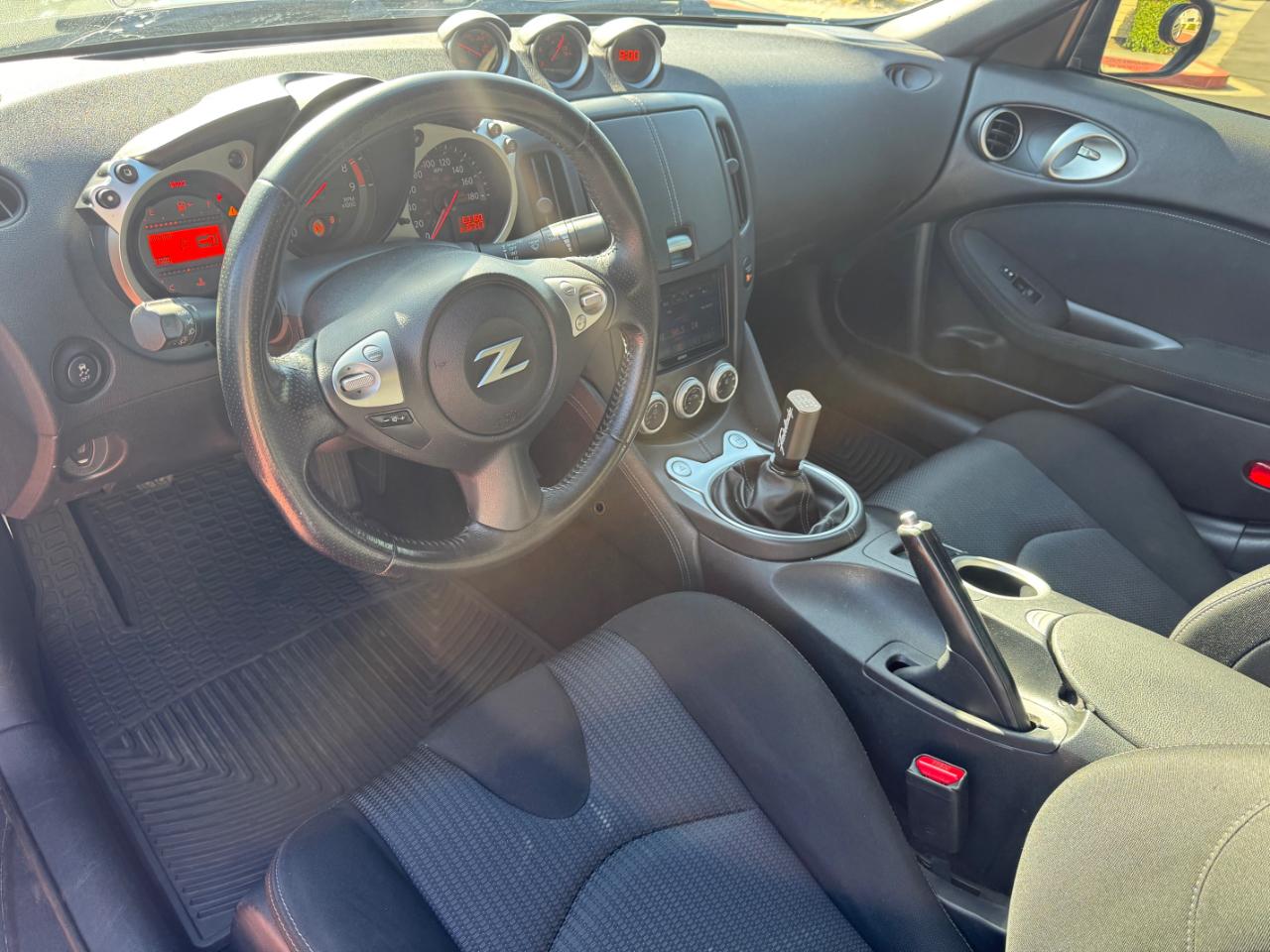 Nissan Z 370Z Coupe Touring 6MT 2014