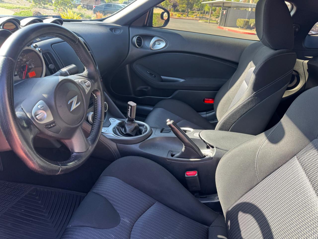 Nissan Z 370Z Coupe Touring 6MT 2014
