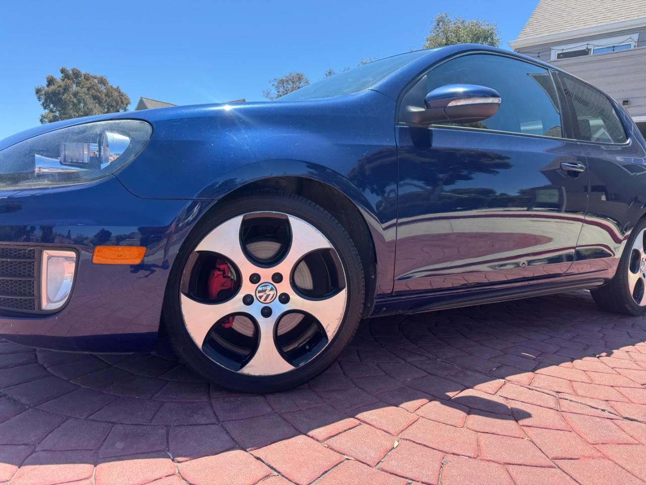 Volkswagen GTI 2-door 2012