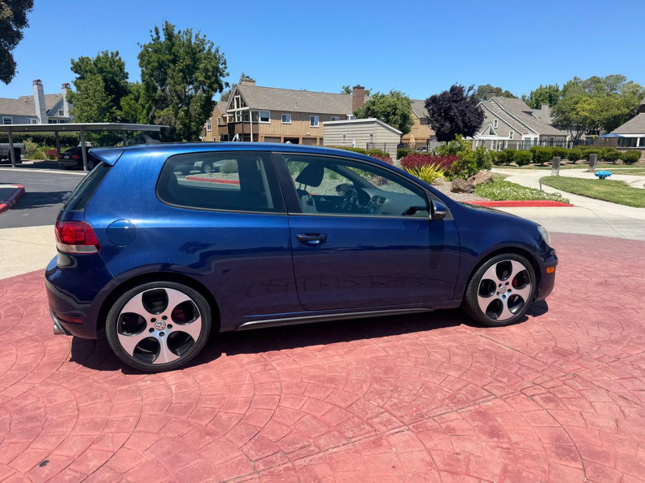 Volkswagen GTI 2-door 2012