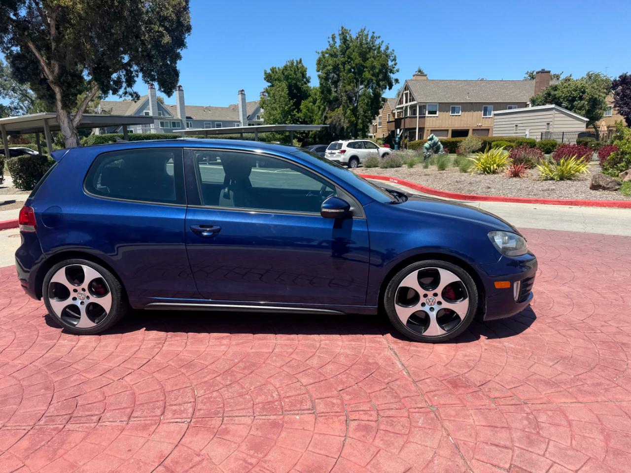 Volkswagen GTI 2-door 2012