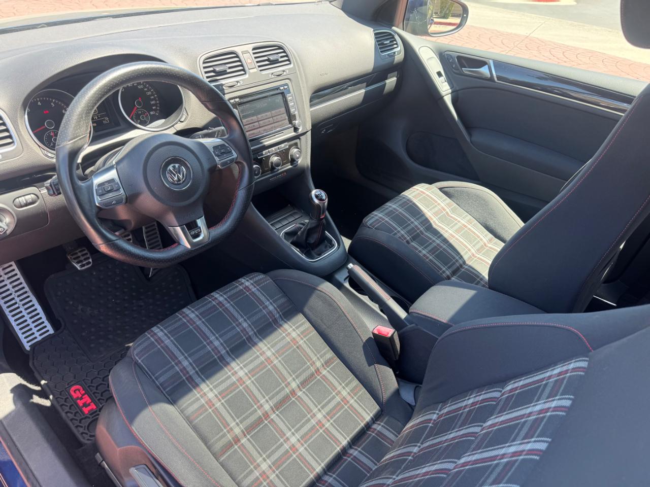 Volkswagen GTI 2-door 2012