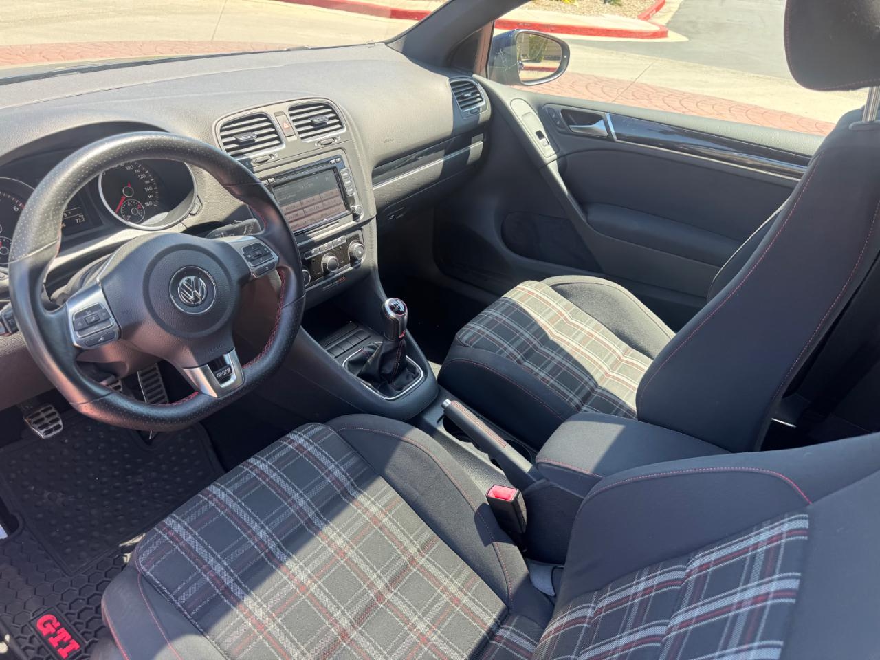 Volkswagen GTI 2-door 2012
