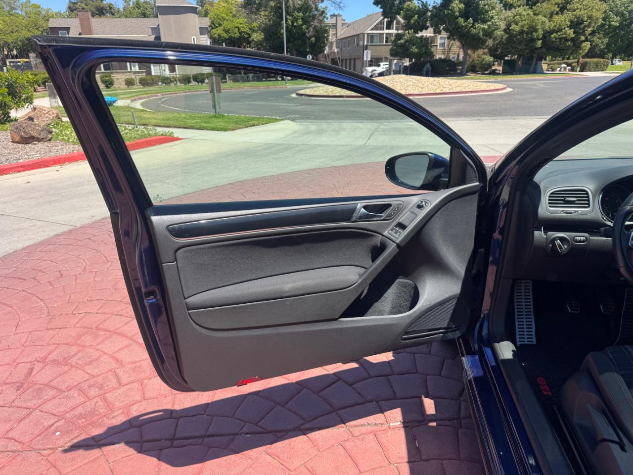 Volkswagen GTI 2-door 2012