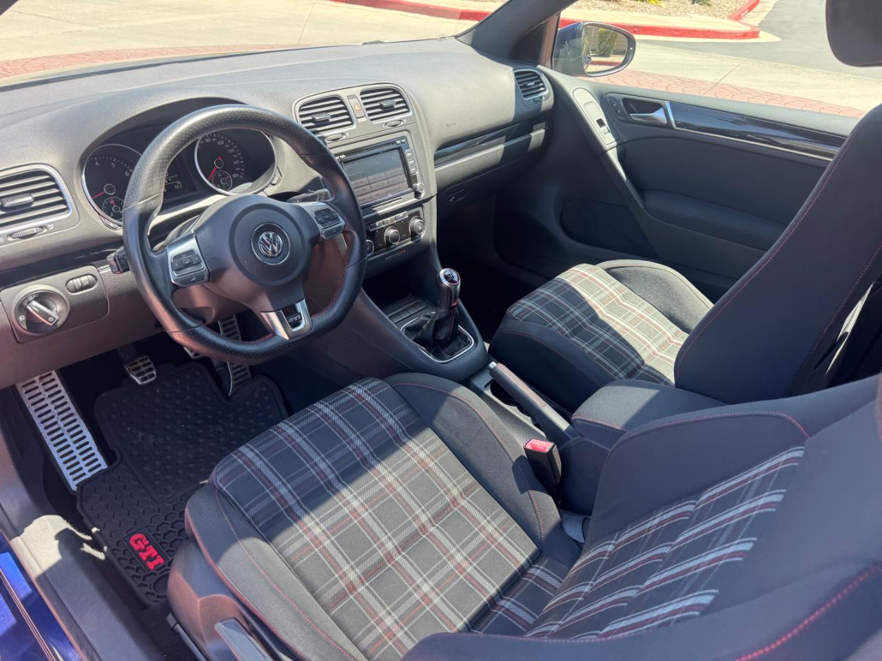 Volkswagen GTI 2-door 2012
