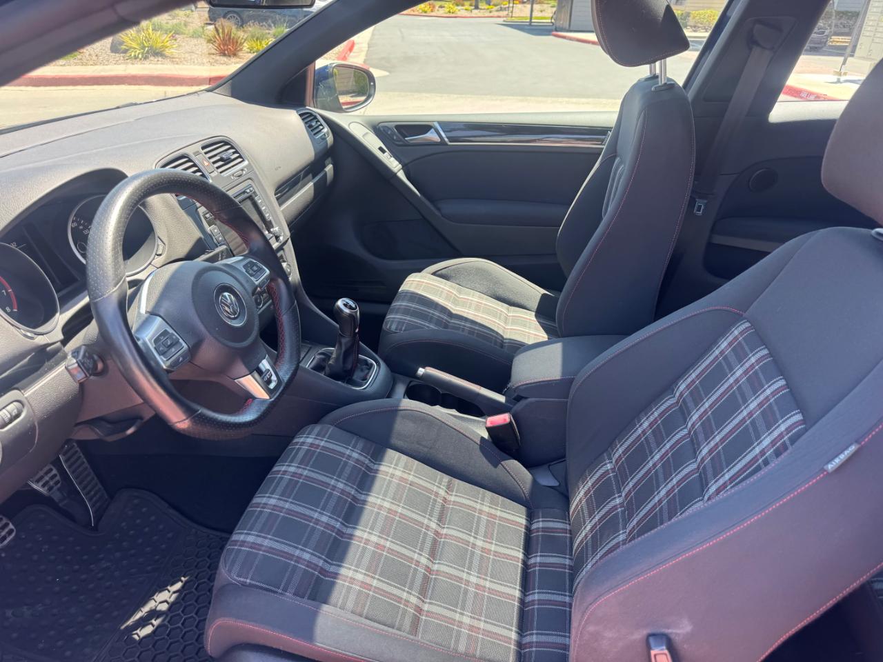 Volkswagen GTI 2-door 2012