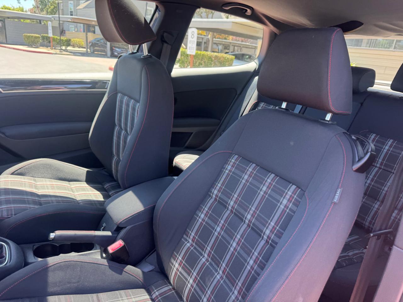 Volkswagen GTI 2-door 2012