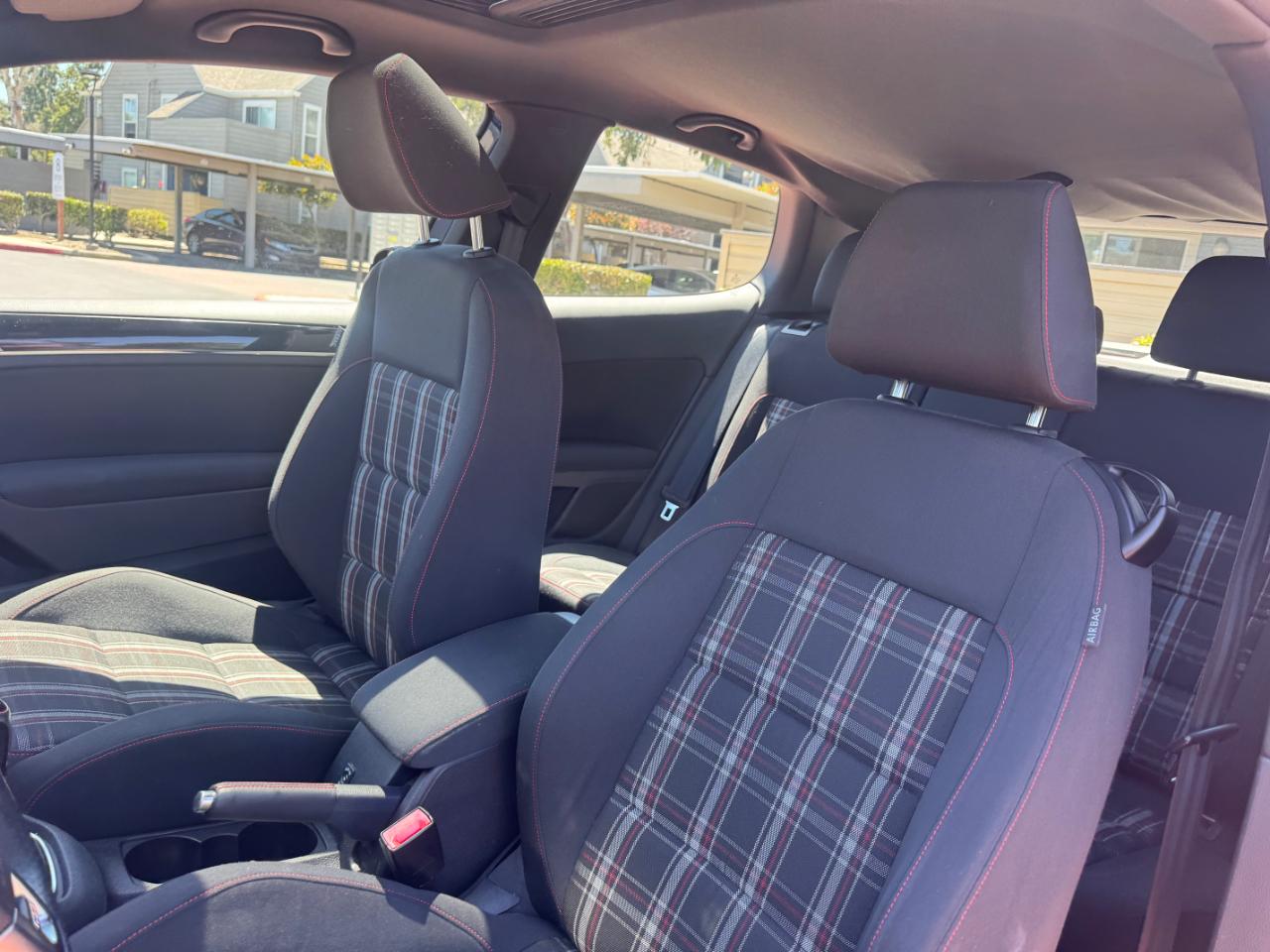 Volkswagen GTI 2-door 2012