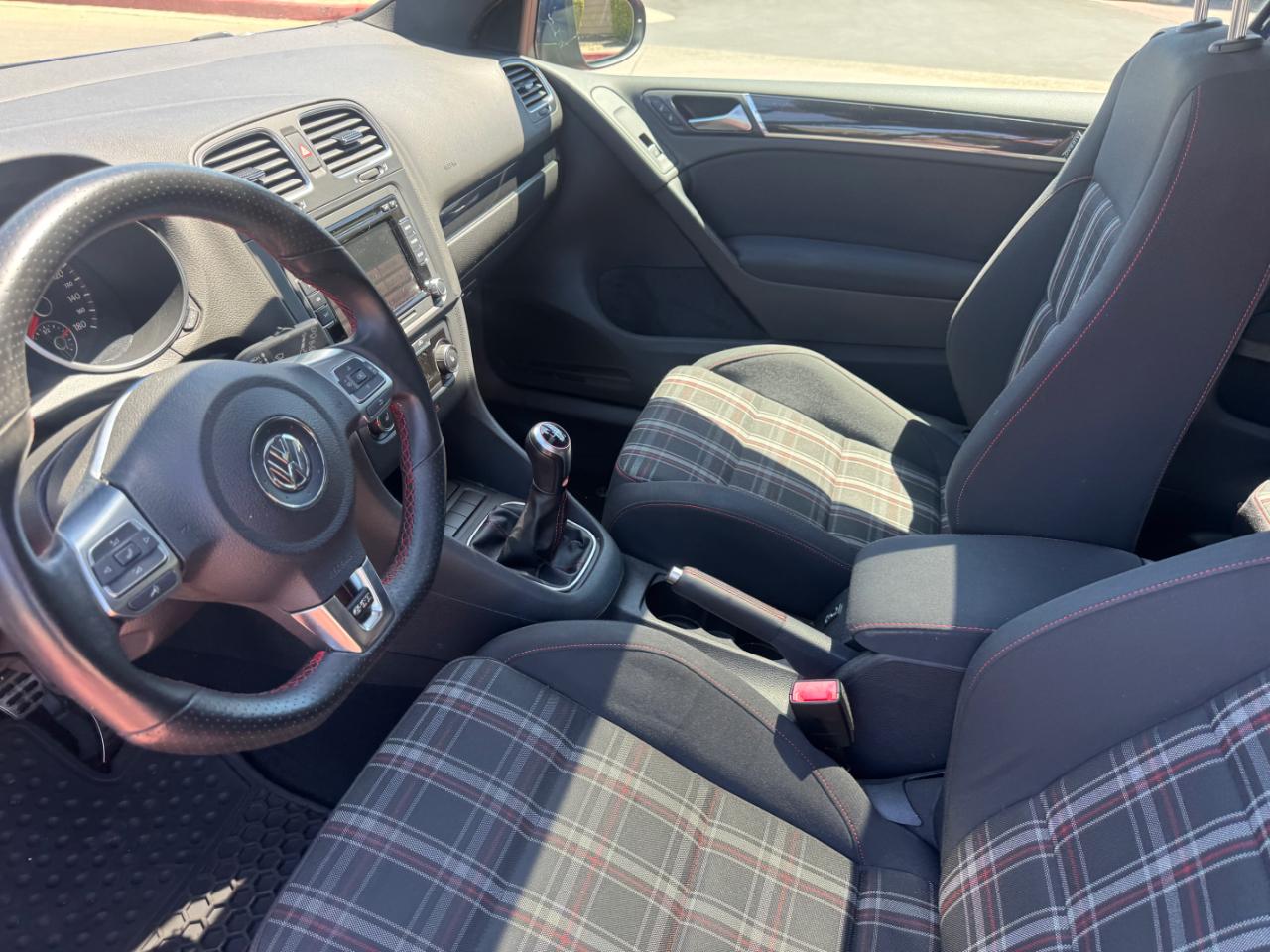 Volkswagen GTI 2-door 2012