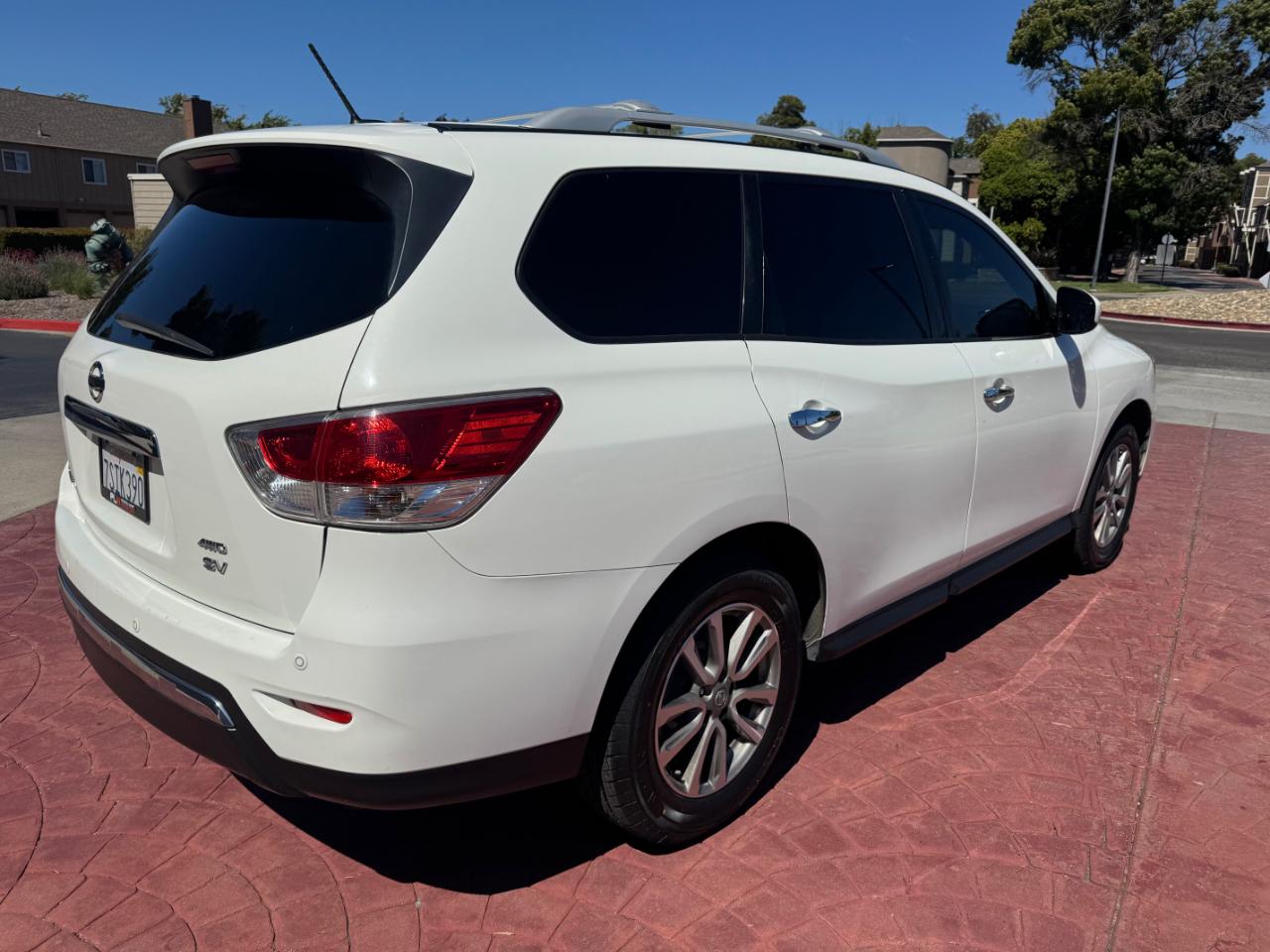 Nissan Pathfinder SV 4WD 2016