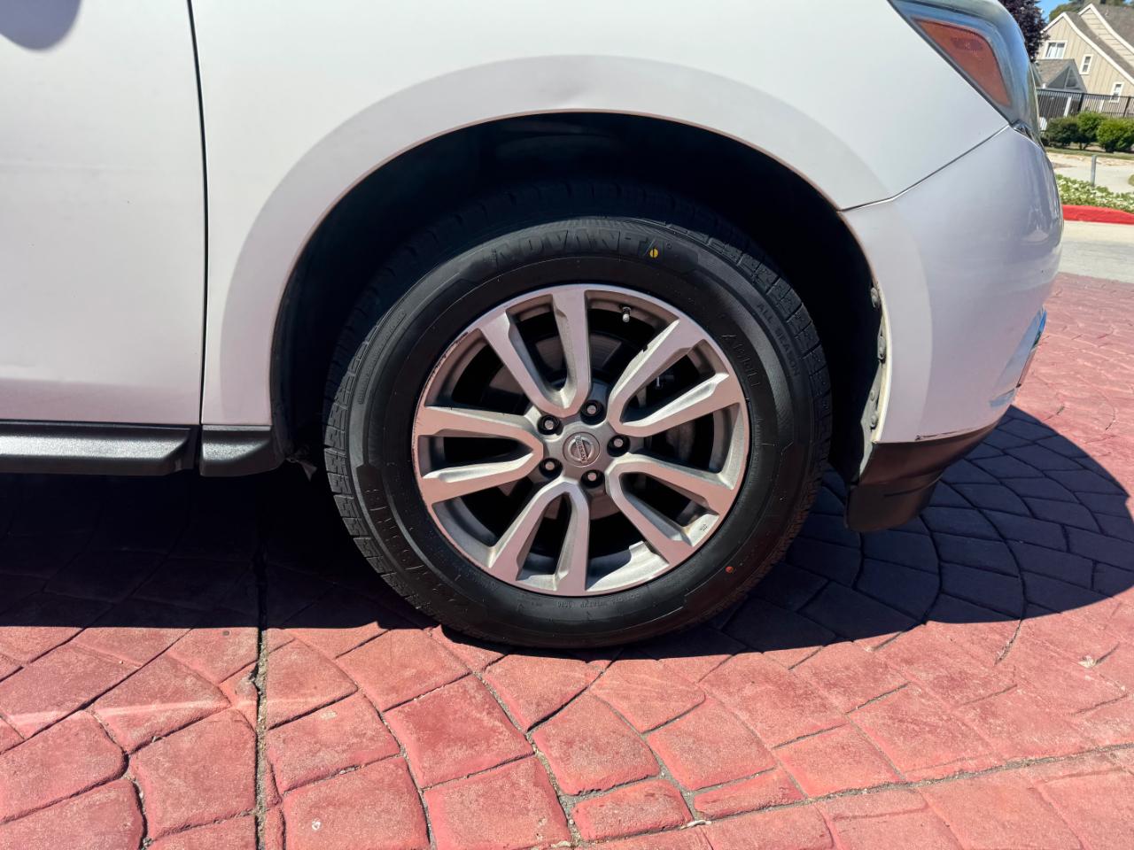 Nissan Pathfinder SV 4WD 2016