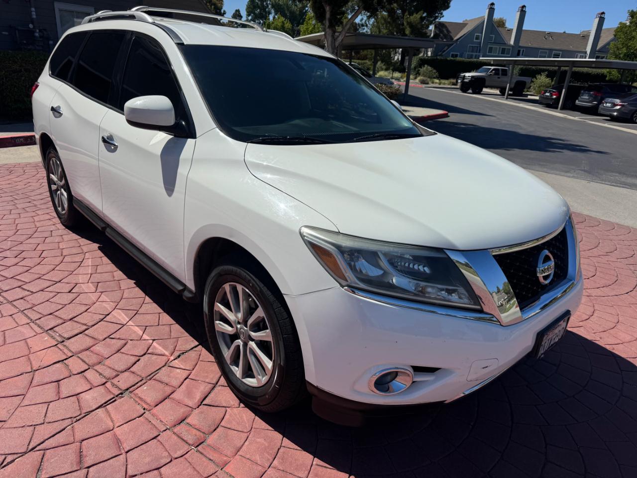Nissan Pathfinder SV 4WD 2016