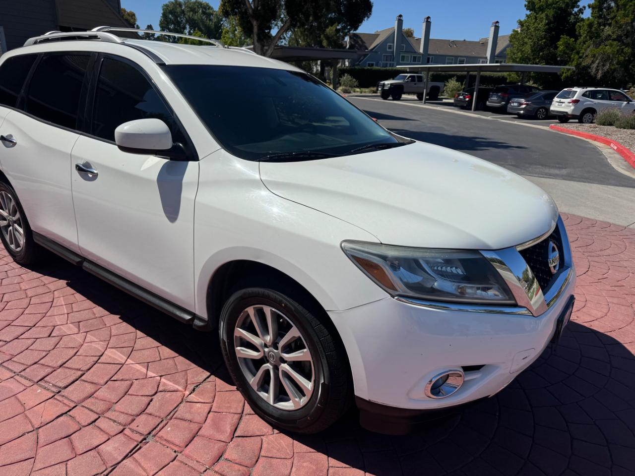 Nissan Pathfinder SV 4WD 2016