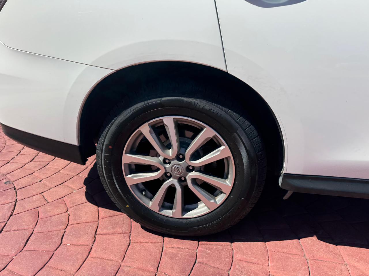 Nissan Pathfinder SV 4WD 2016