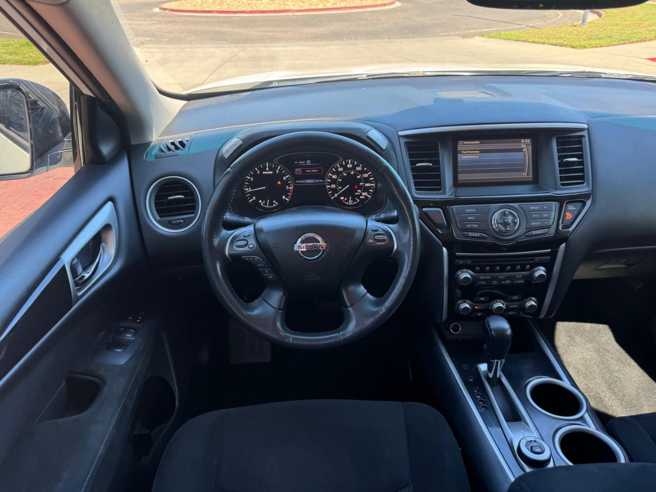 Nissan Pathfinder SV 4WD 2016