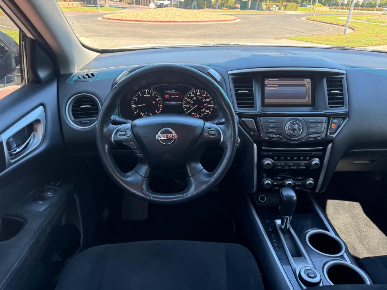 Nissan Pathfinder SV 4WD 2016