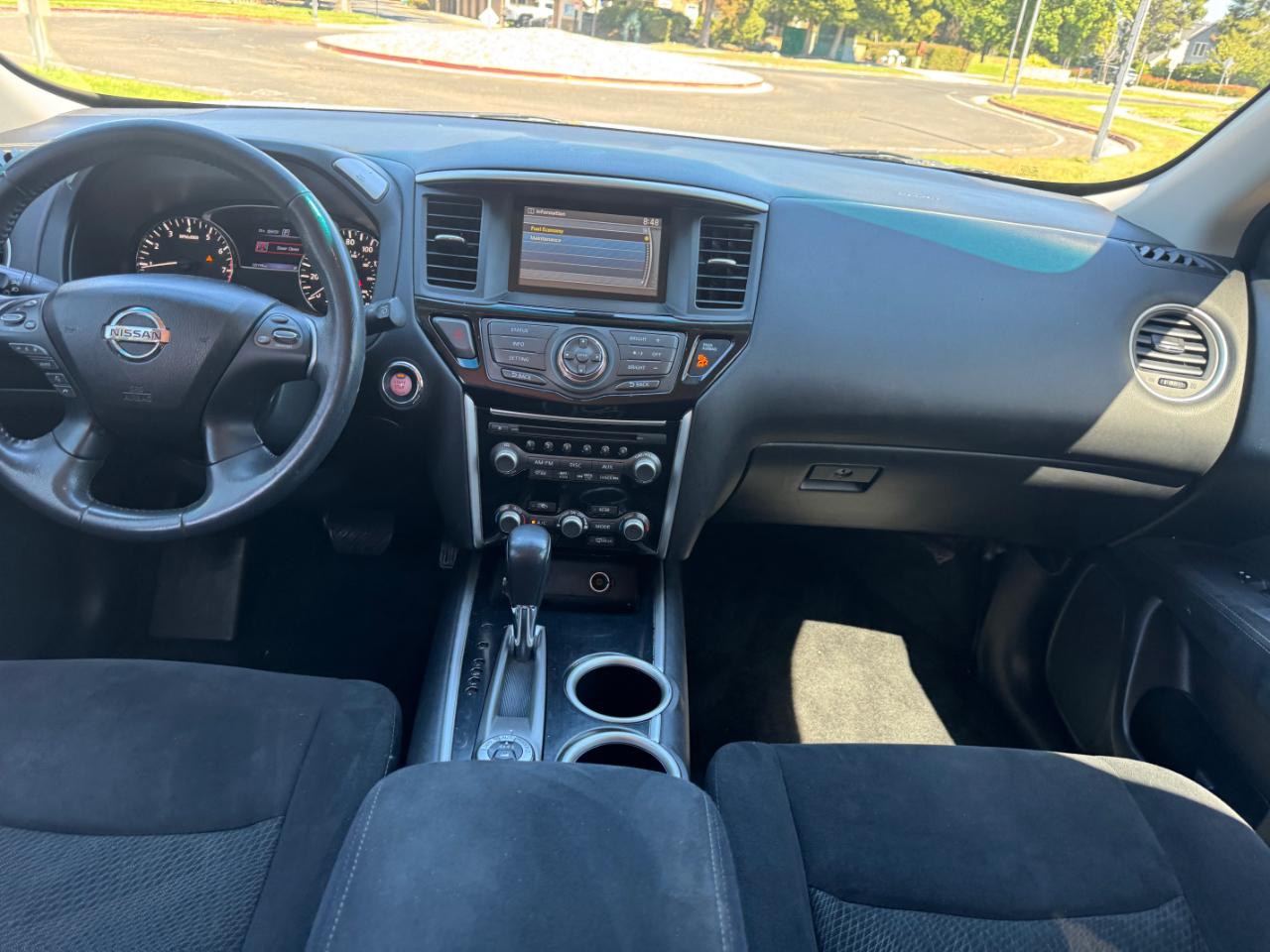 Nissan Pathfinder SV 4WD 2016