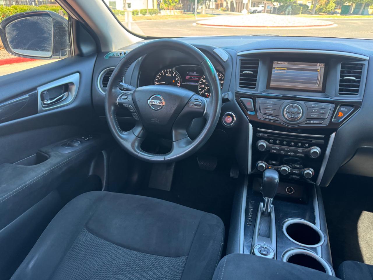 Nissan Pathfinder SV 4WD 2016
