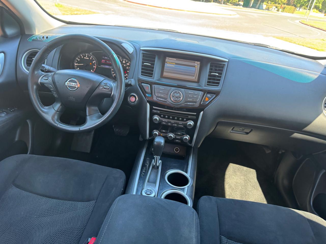 Nissan Pathfinder SV 4WD 2016