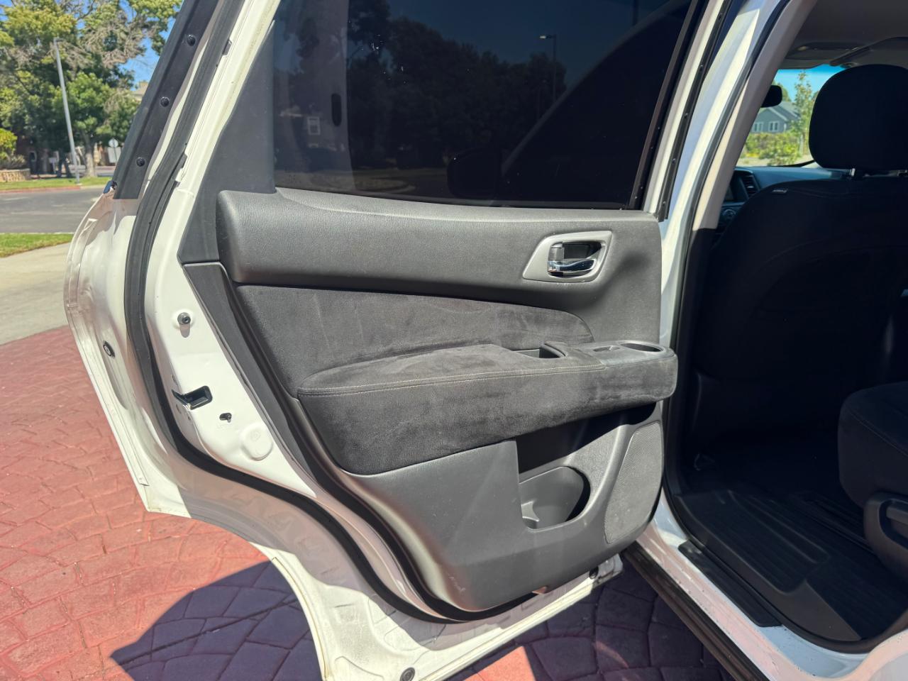 Nissan Pathfinder SV 4WD 2016