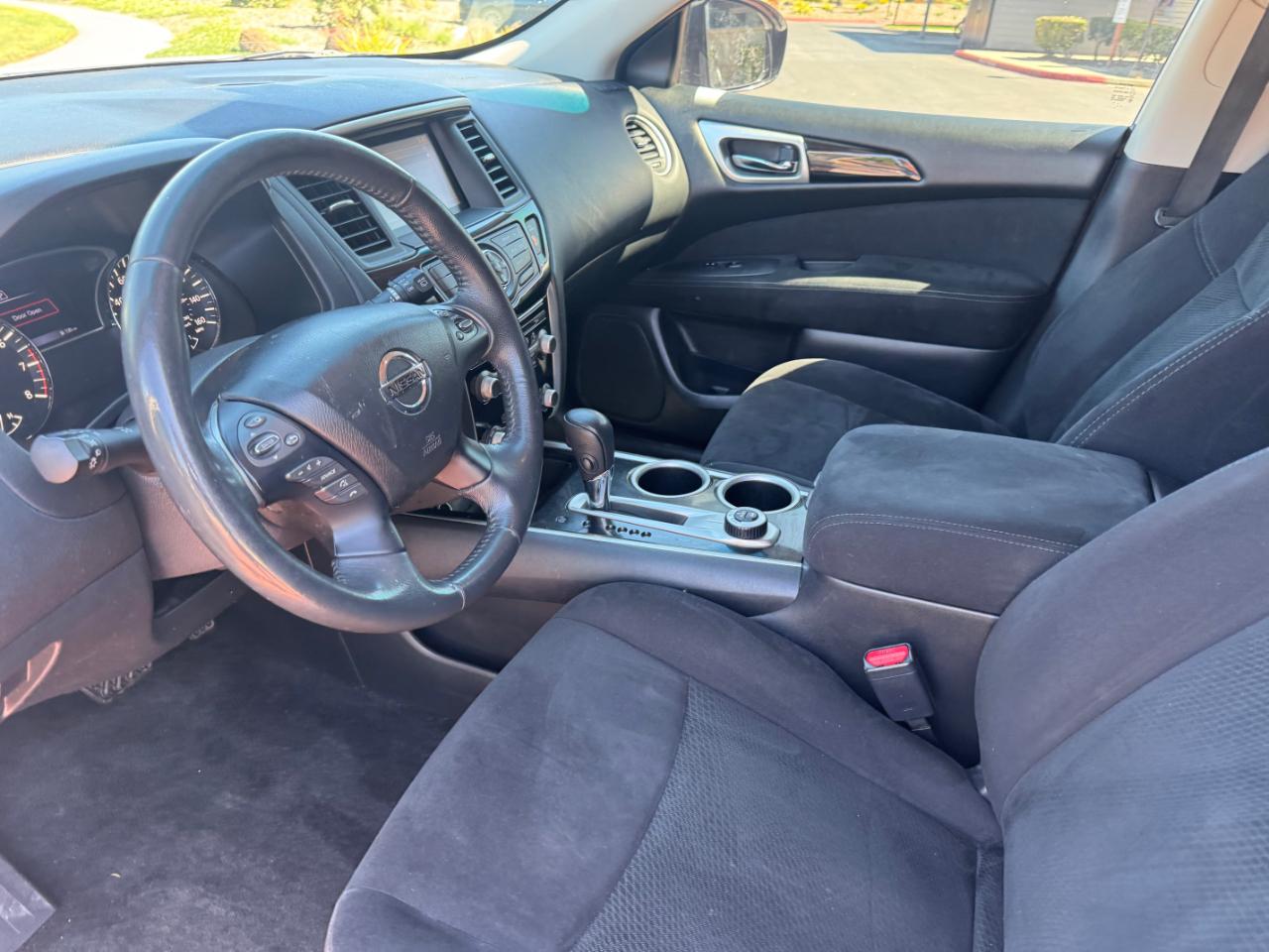 Nissan Pathfinder SV 4WD 2016