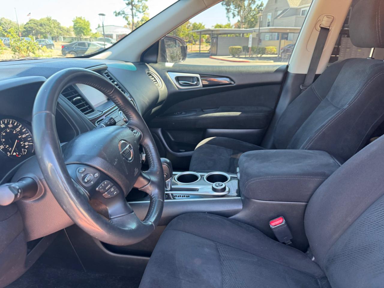 Nissan Pathfinder SV 4WD 2016
