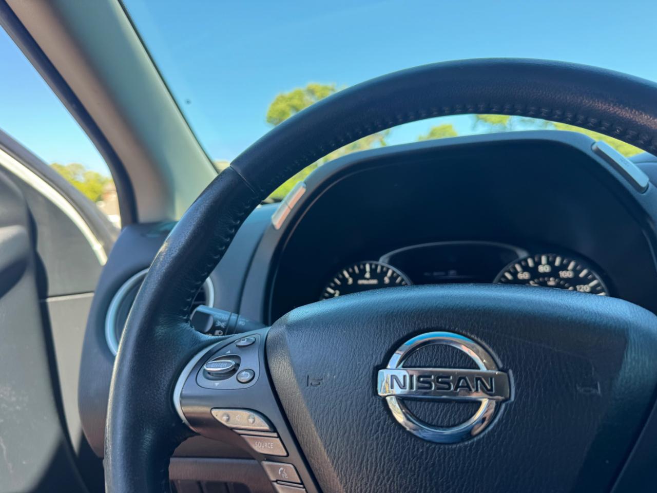 Nissan Pathfinder SV 4WD 2016