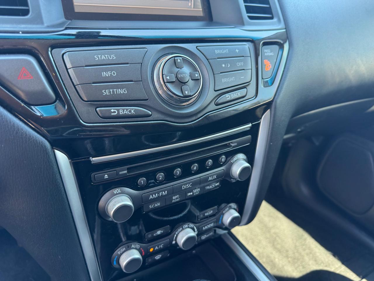 Nissan Pathfinder SV 4WD 2016