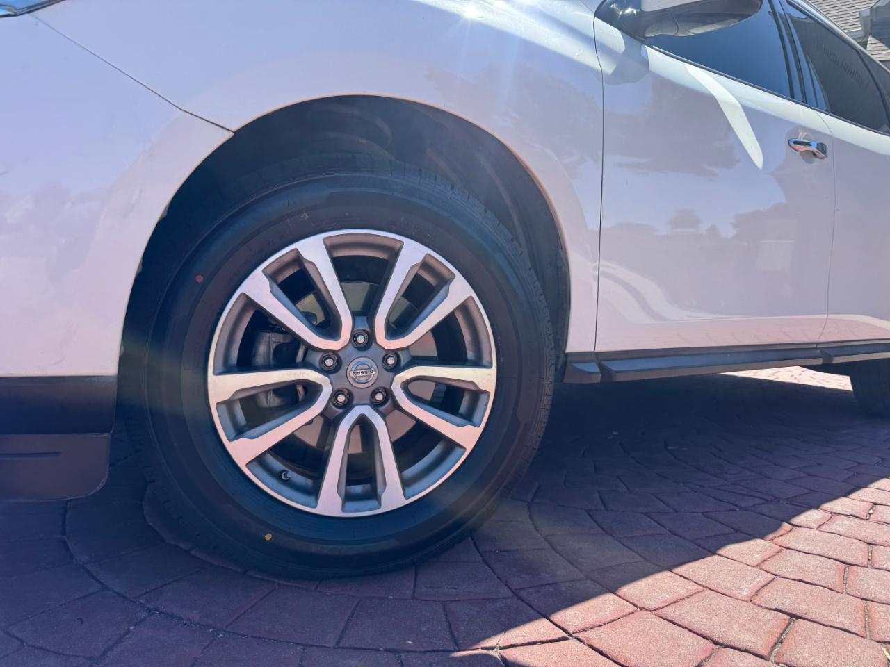 Nissan Pathfinder SV 4WD 2016