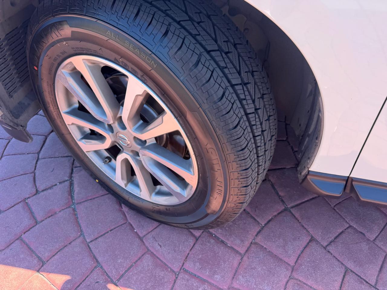 Nissan Pathfinder SV 4WD 2016