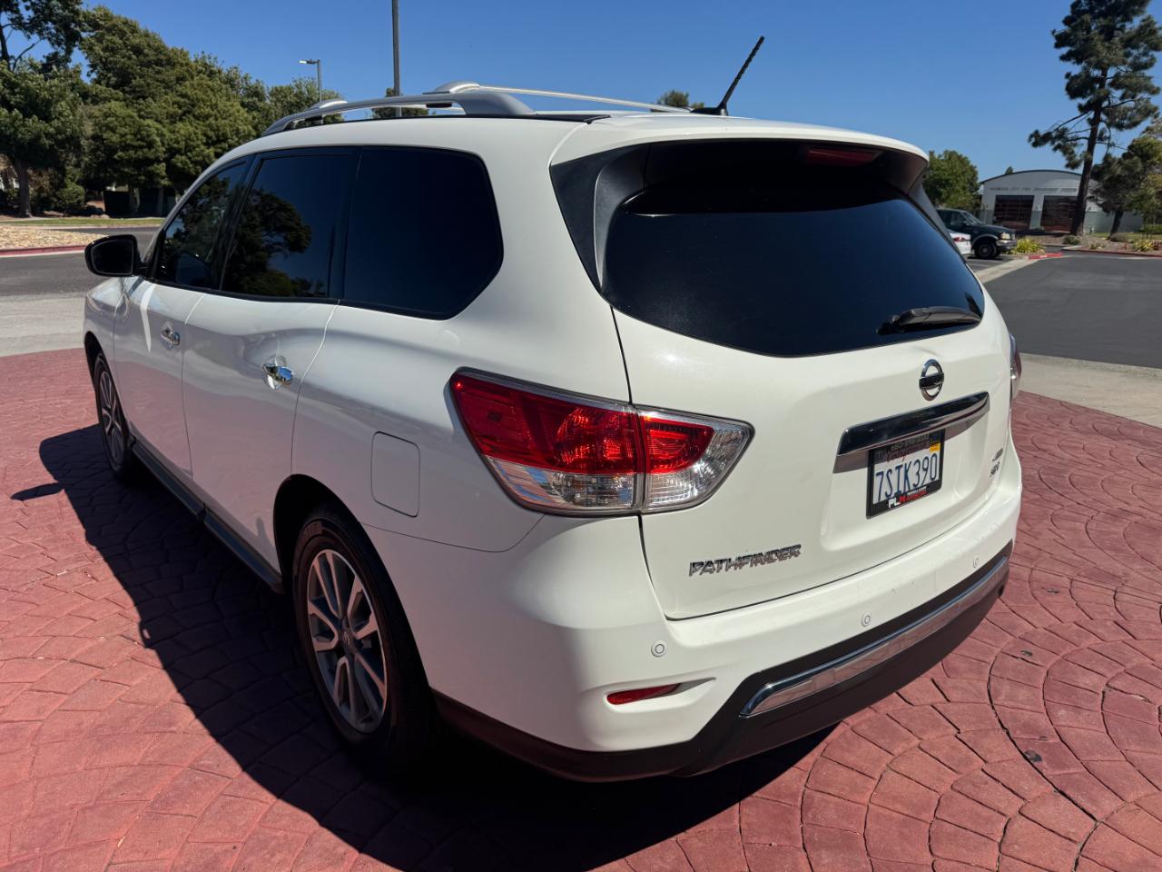 Nissan Pathfinder SV 4WD 2016