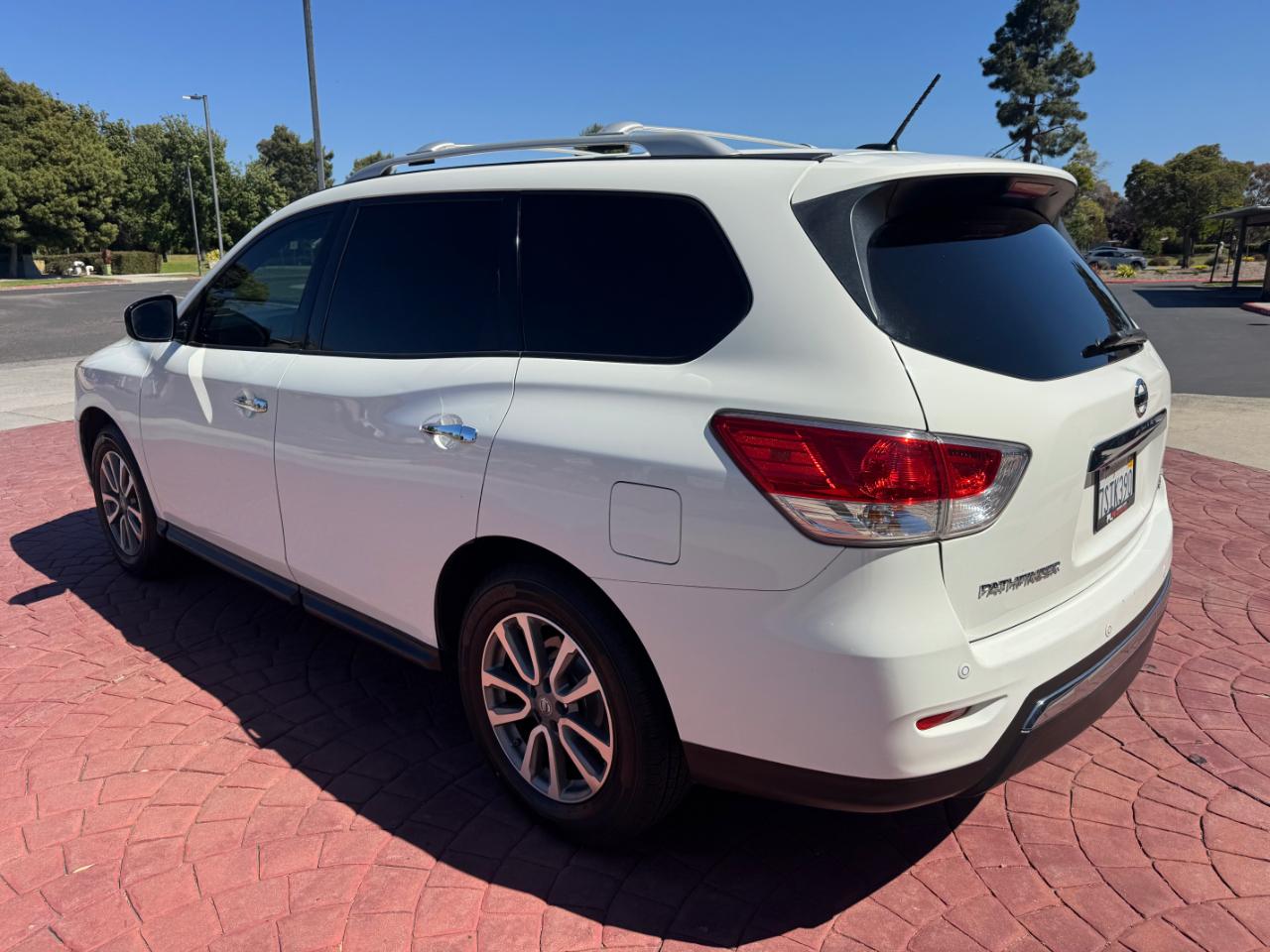 Nissan Pathfinder SV 4WD 2016