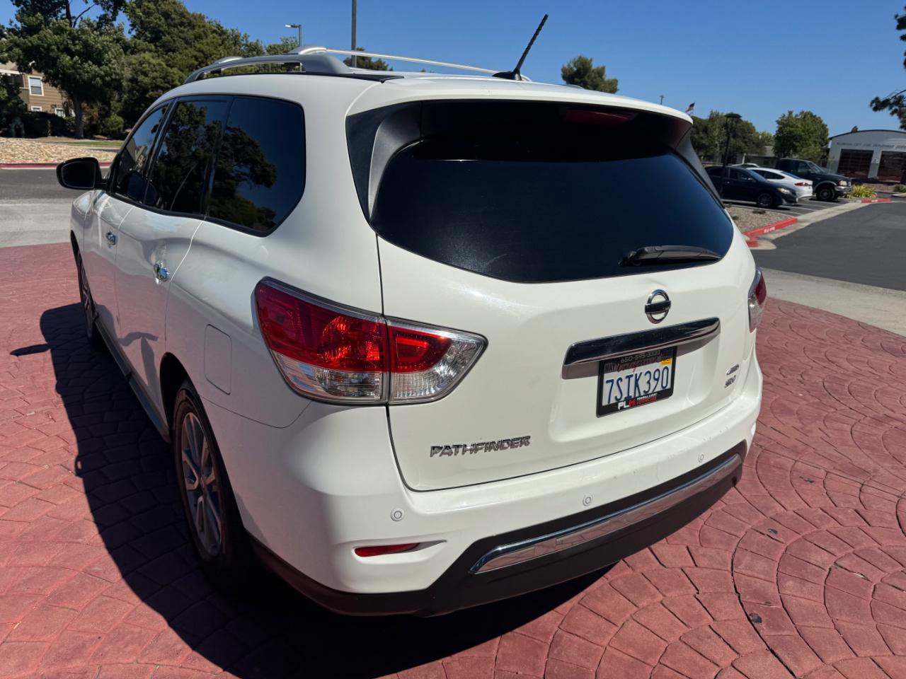 Nissan Pathfinder SV 4WD 2016