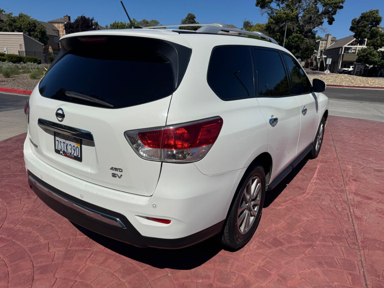 Nissan Pathfinder SV 4WD 2016