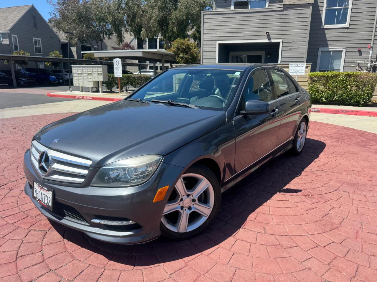 Mercedes-Benz C-Class C300 Luxury Sedan 2011