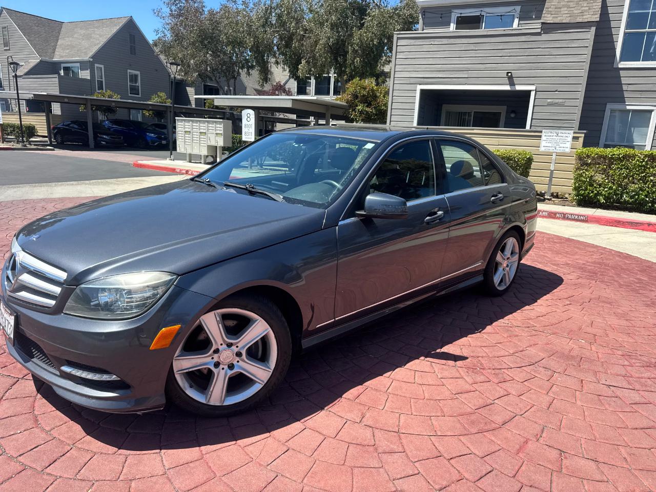 Mercedes-Benz C-Class C300 Luxury Sedan 2011