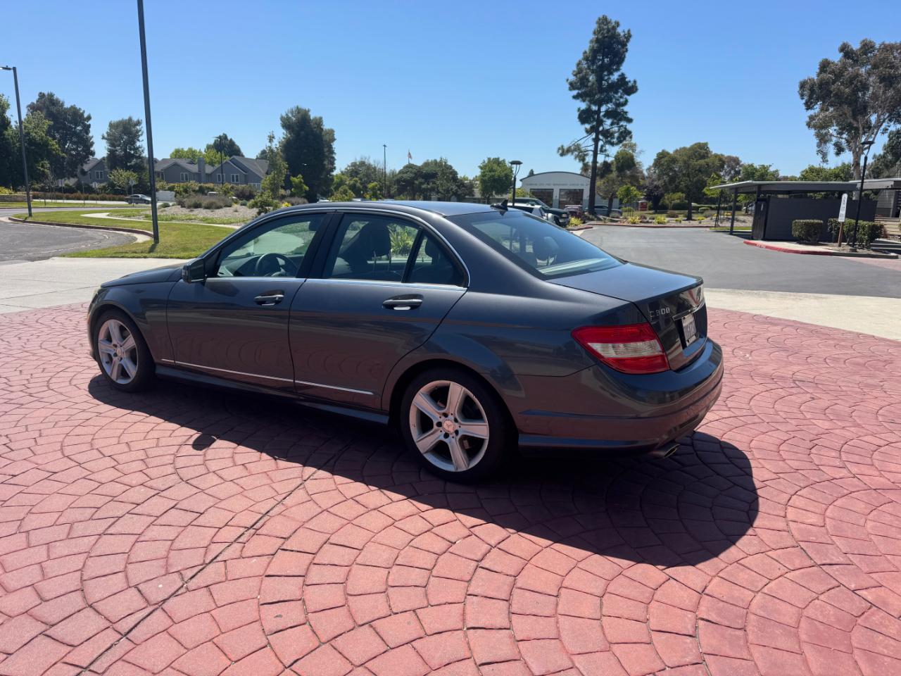 Mercedes-Benz C-Class C300 Luxury Sedan 2011