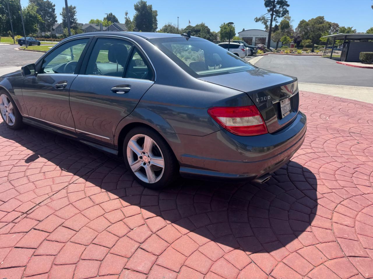 Mercedes-Benz C-Class C300 Luxury Sedan 2011