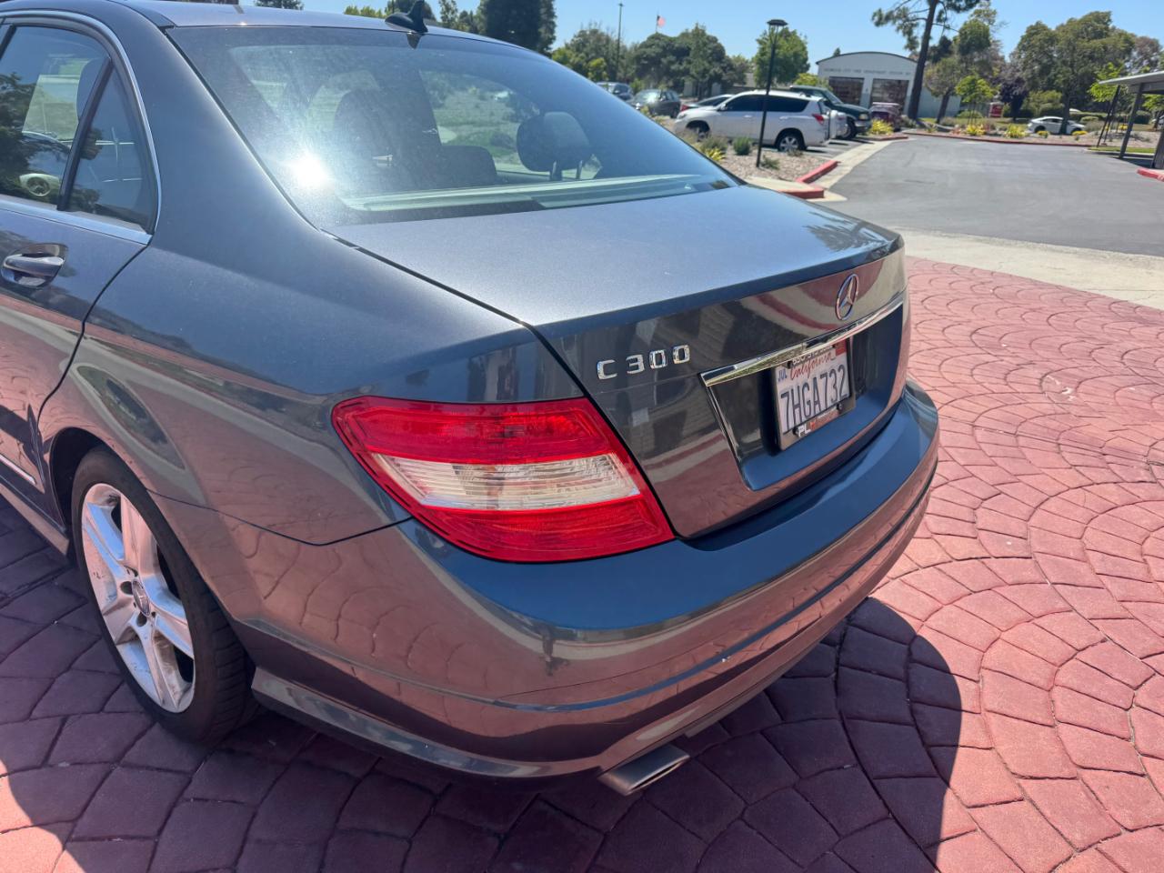 Mercedes-Benz C-Class C300 Luxury Sedan 2011