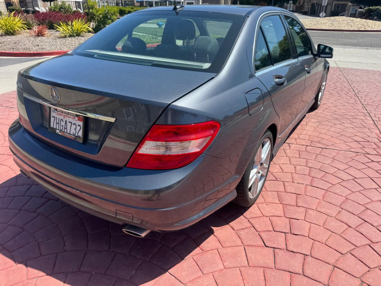 Mercedes-Benz C-Class C300 Luxury Sedan 2011