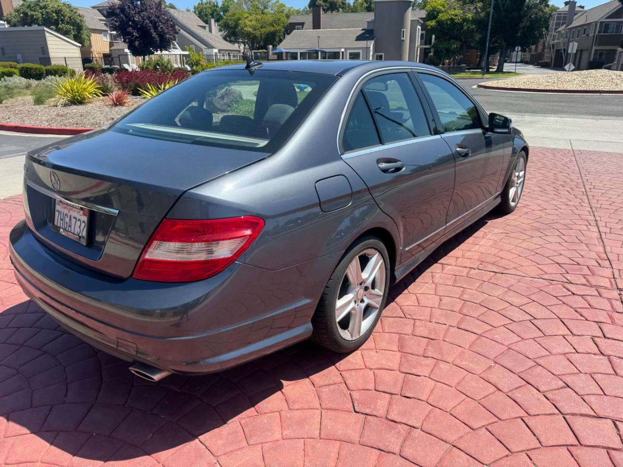 Mercedes-Benz C-Class C300 Luxury Sedan 2011