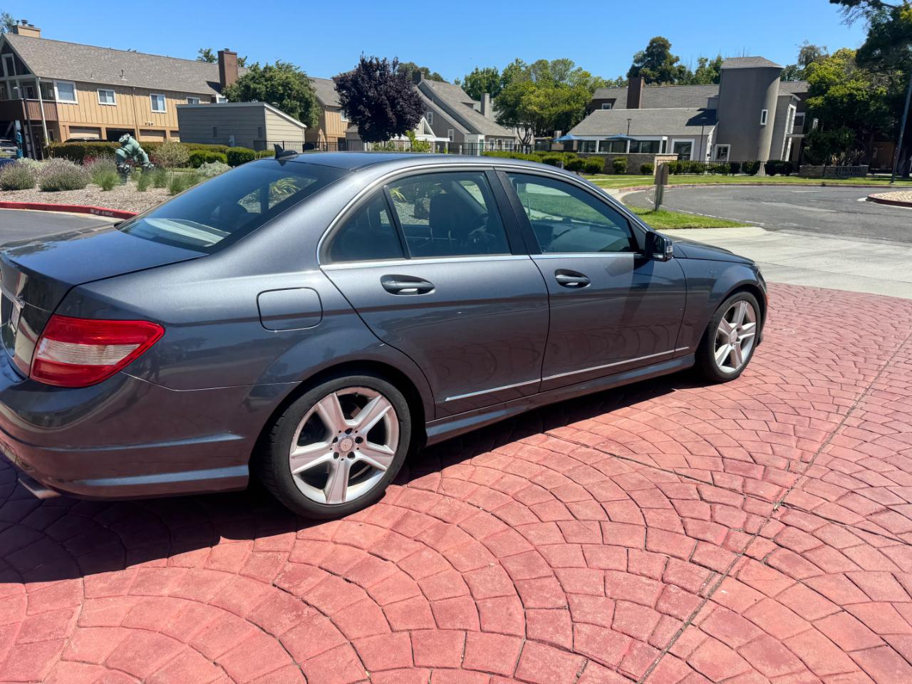 Mercedes-Benz C-Class C300 Luxury Sedan 2011