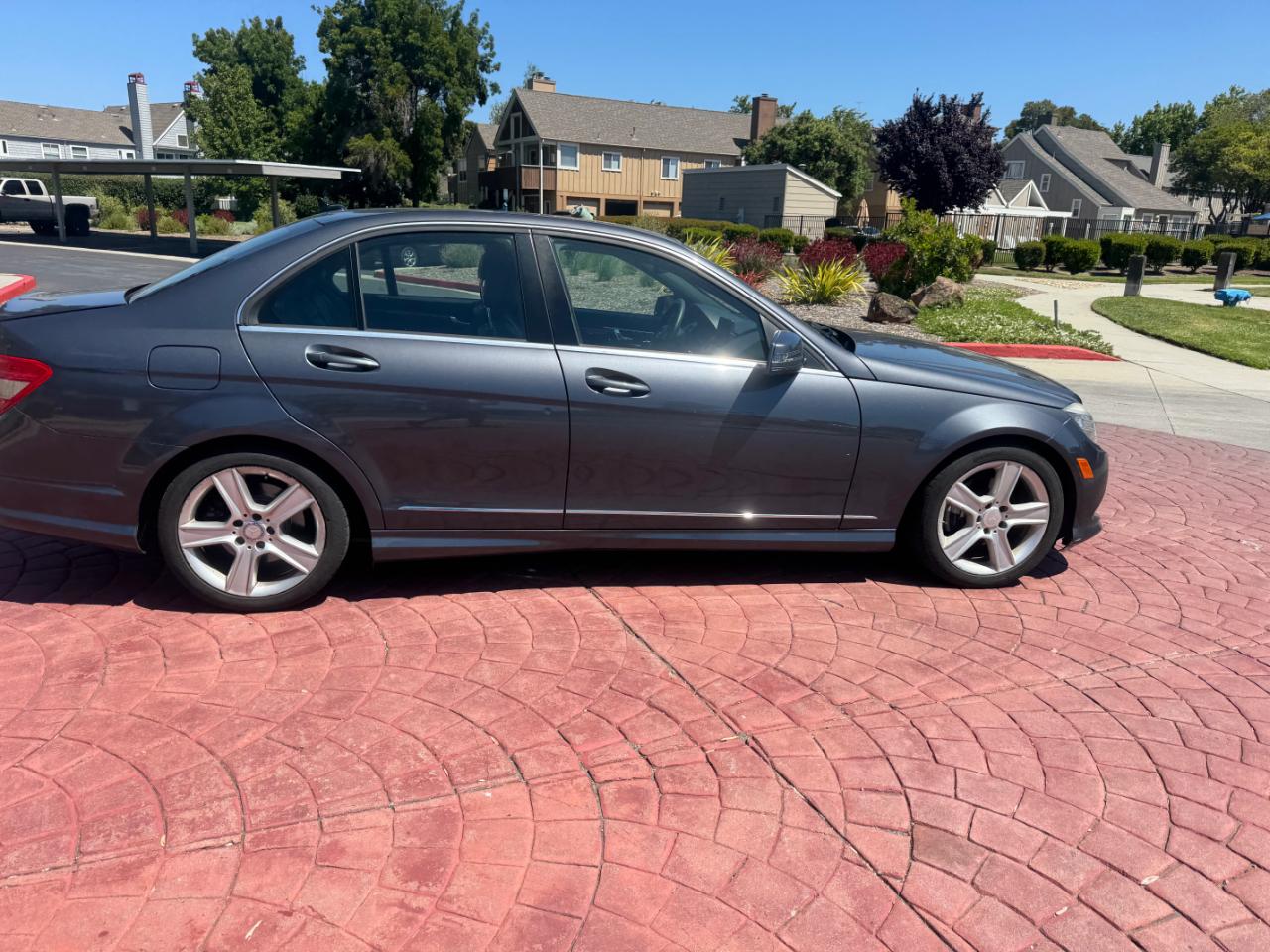 Mercedes-Benz C-Class C300 Luxury Sedan 2011